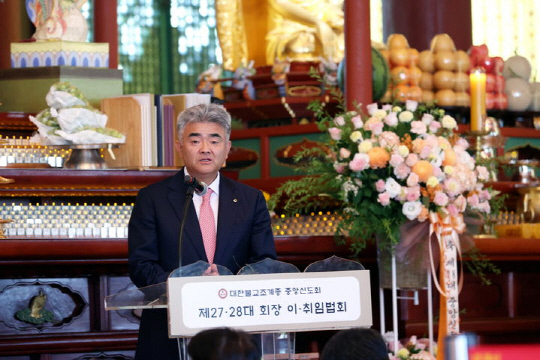 정원주 대우건설 회장이 지난 2일 대한불교조계종 중앙신도회 회장 취임식에서 연설하고 있다.   <대우건설 제공>